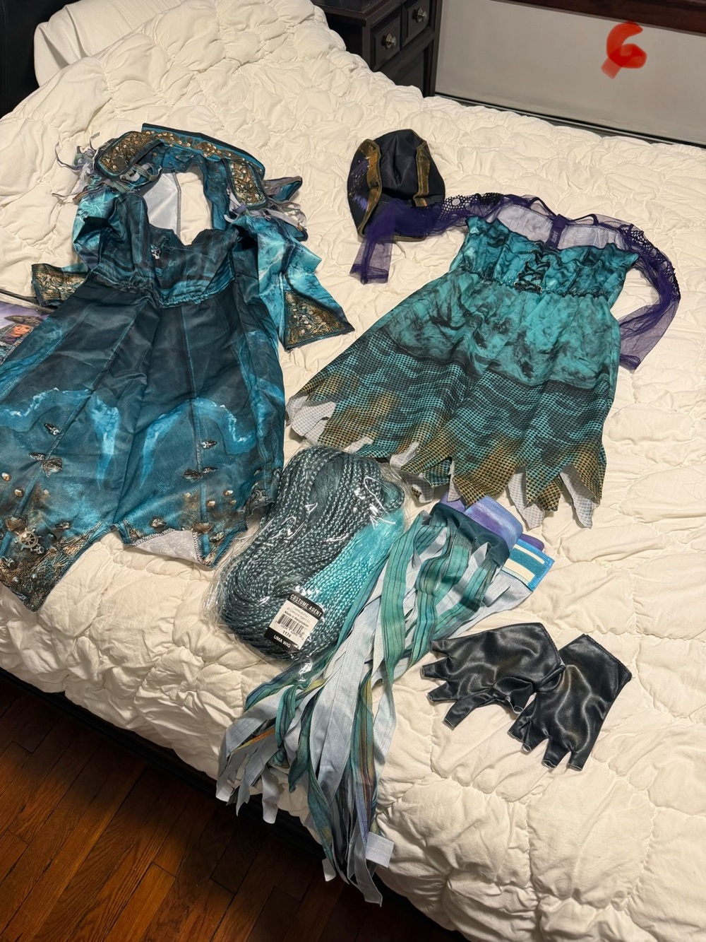 Girls Disney descendants 2 uma costume M 7-8 - Picture 4 of 4